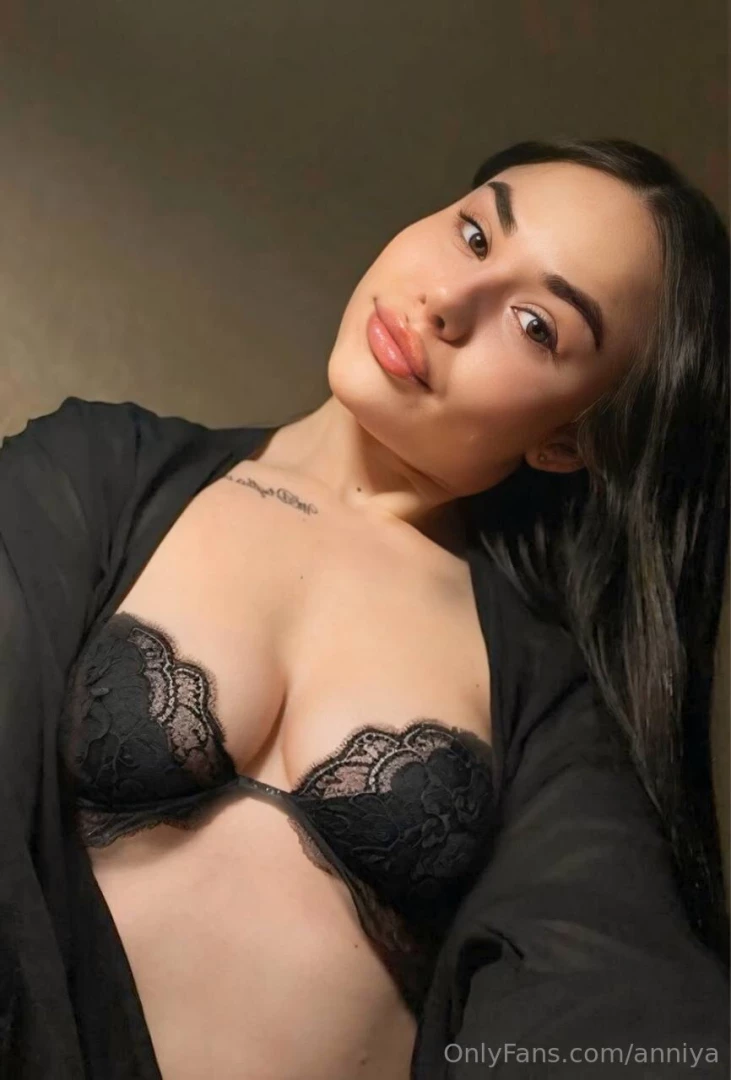 Your sweet sexy brunette maddy_black is waiting for you tired of the part 2 