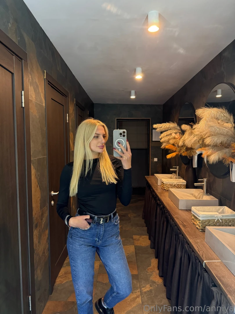 Just me my reflection and good vibes 