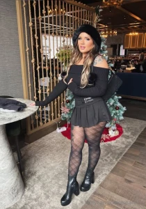 I don t pose for free baby i pose to own you