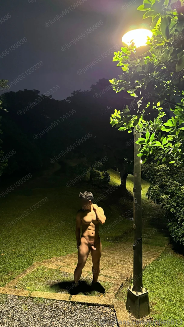 First time exposing myself overseas and there were at least 3 people part 1 