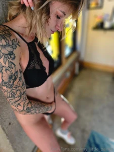 Sometimes a simple black set is the sexiest option part 2