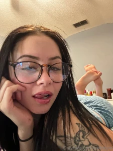 Feeling lonely tonight someone should talk to me and we can play