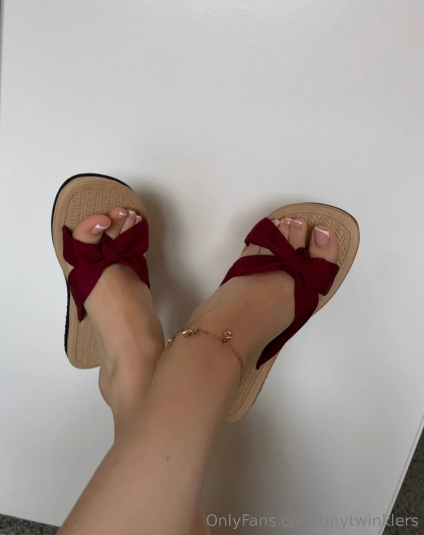 Sometimes i just can t stop staring at my feet 