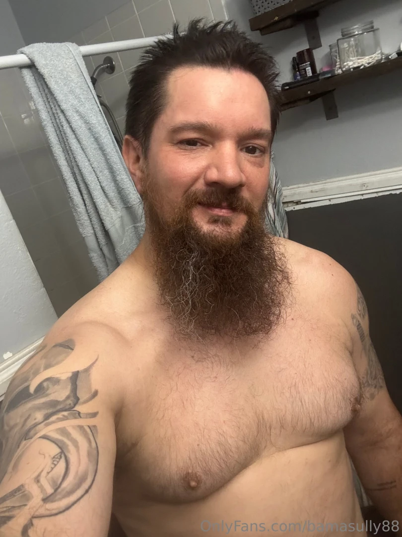 Fresh out the gym gotta shower and get my ass to work lol 