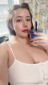 In this heat i am saved by cozy cafes with cold lemonade and a shady