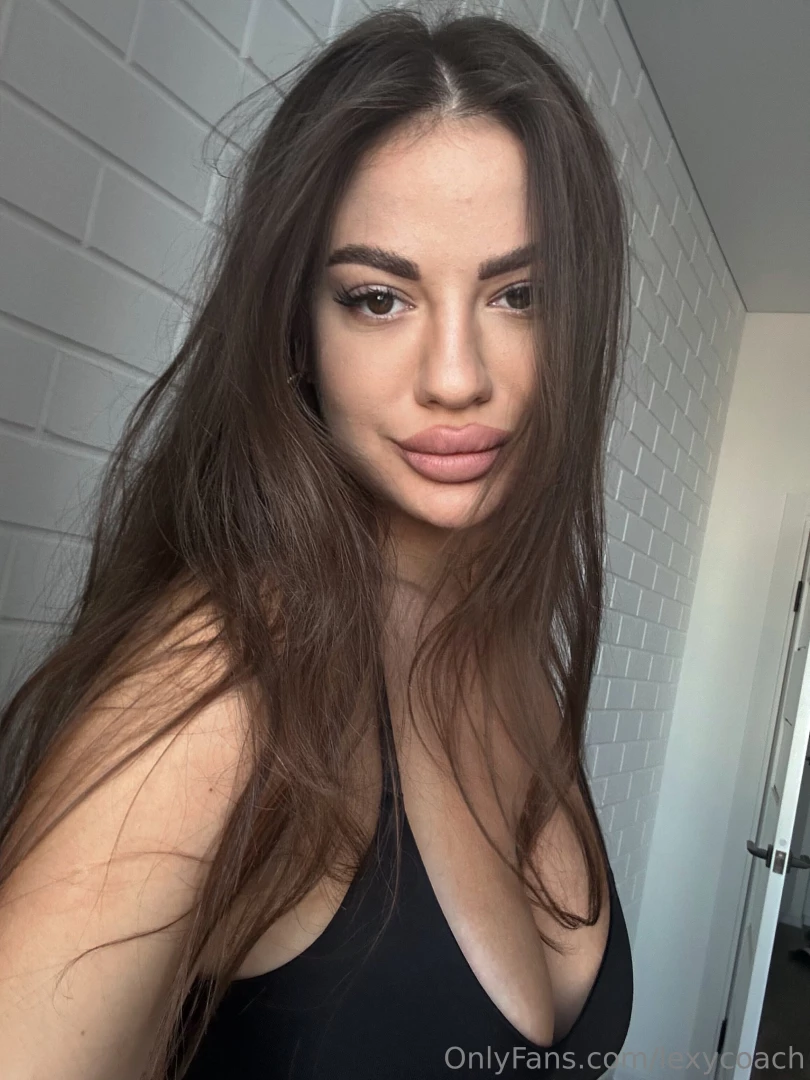 Do i look like a hot chick for you 