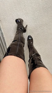 Dm me about the boots and i will send you the pics