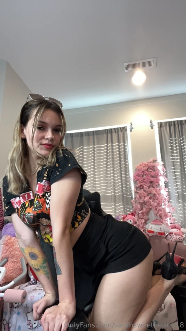 I hate nightmares wanna cuddle me to sleep 