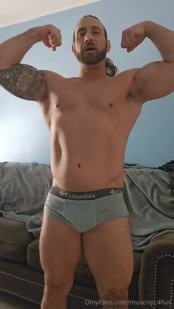 Summer cut going good had a fan ask for a custom flexing video just 