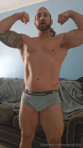 Summer cut going good had a fan ask for a custom flexing video just