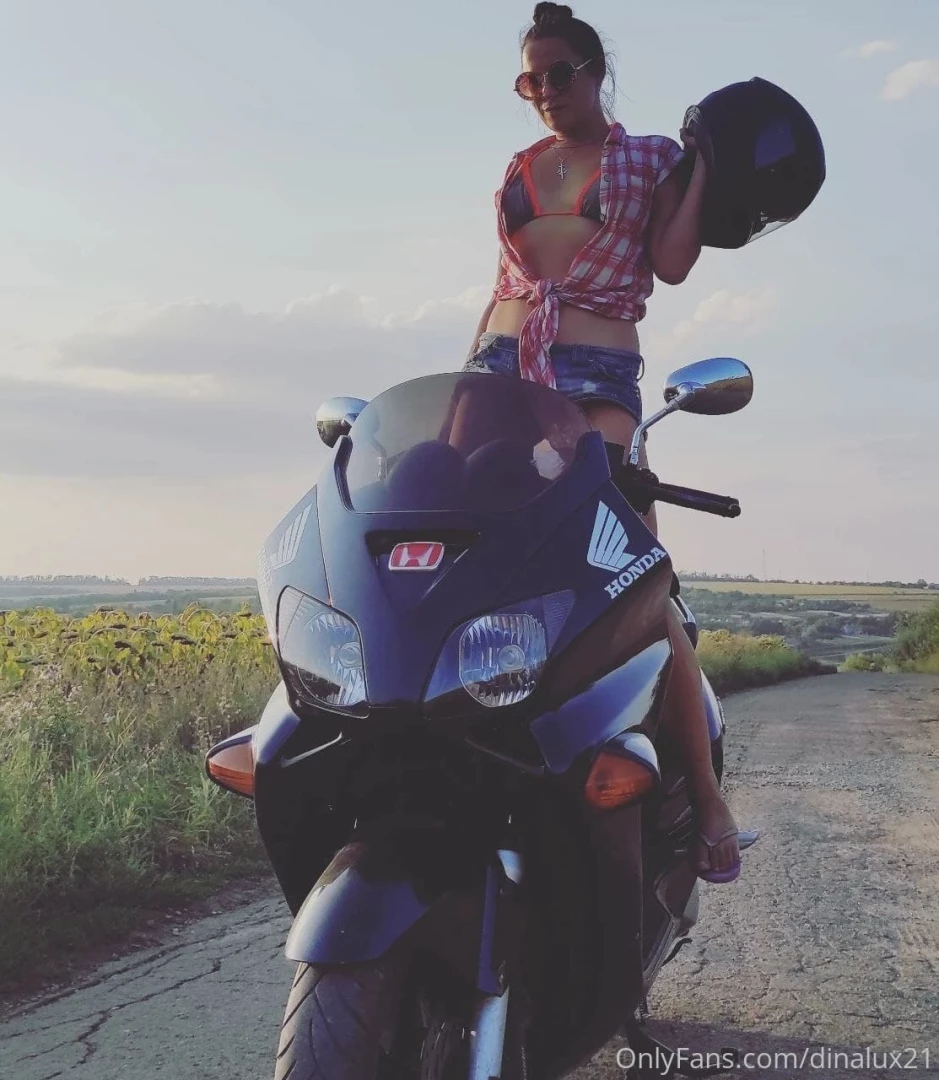 I love to think about how much strangers want to fuck me it makes my 