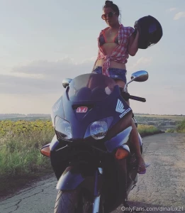 I love to think about how much strangers want to fuck me it makes my