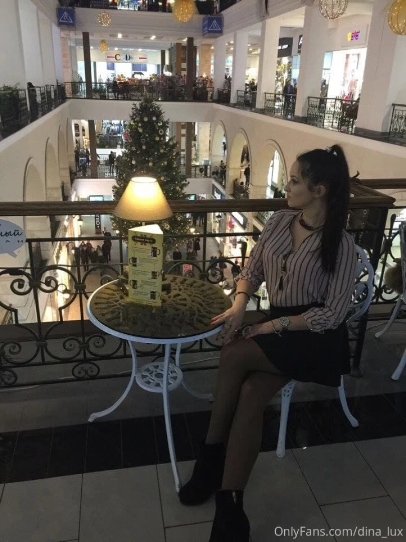 My body curves require masculine strong arms 