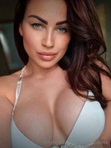 Victoriaqq get a look inside my private life things i don t share