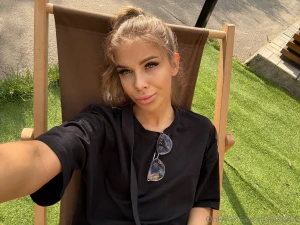 I m bored text me and let s talk