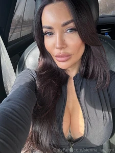 On my way to the park i want to take a little walk and have some