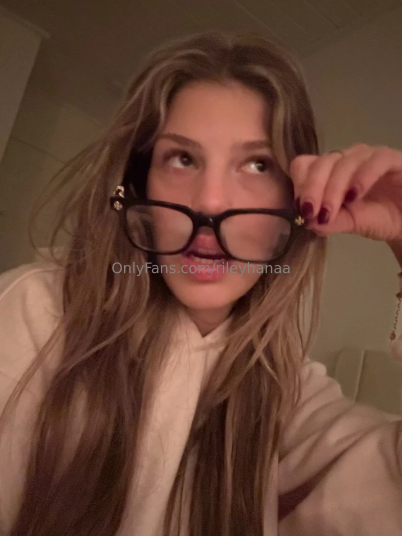 I have a little secret to tell you dm me if you wanna know 