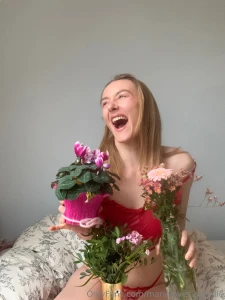 Pov when no one gives you flowers but the home decor vase saves the part 1