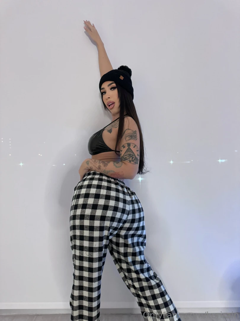 Going live 2nite 9 30 est with thefanvan make sure to go on thefanvan 