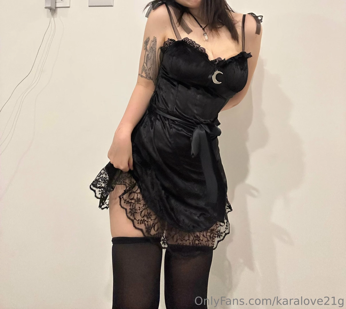 I want to keep buying cute alt clothes 