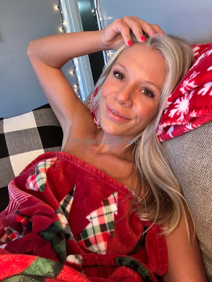 Let s watch football naked on the couch together 