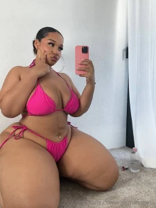 I m wearing something that i know you re going to love check your dm s