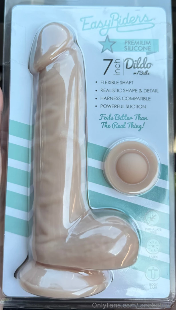 My first ever dildo who wants to see me use this 