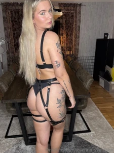 Would you like to help me put my hair up part 2