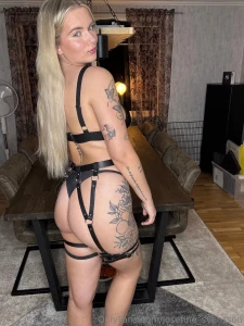 Would you like to help me put my hair up part 1