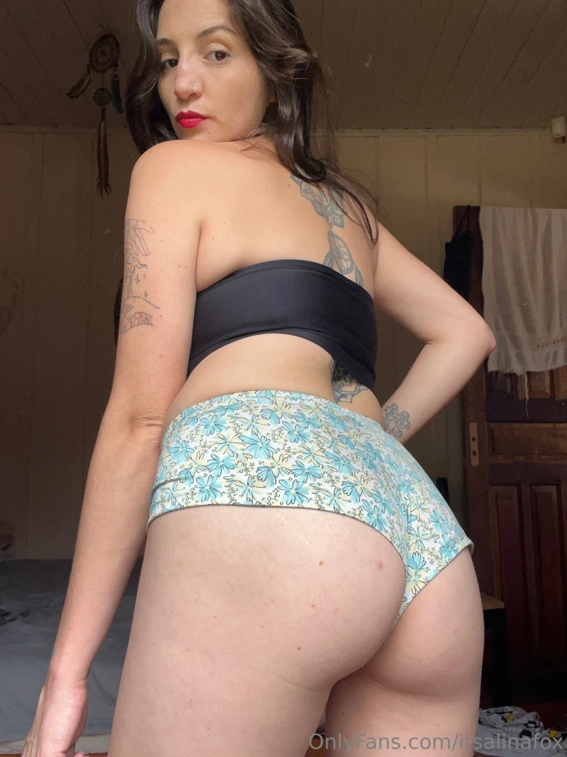 Feeling so comfy and cute in these floral shorts let s see how long 