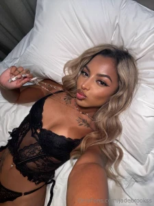 The type of pics i would send you if you were my boyfriend i would be