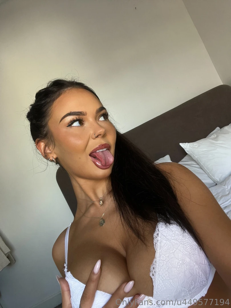 Would you makeout with me 