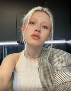 A naughty girl woodsnaomifree wants to play with your cock if you want part 530