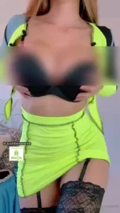 Propina 12 para recibirlo o revisa tu md una falda muy corta liguero