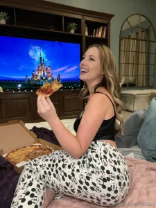 You eat my pussy while i eat this pizza deal part 2