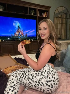 You eat my pussy while i eat this pizza deal part 1