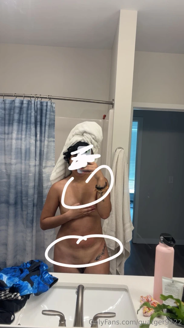 Do you like my tan lines papi 