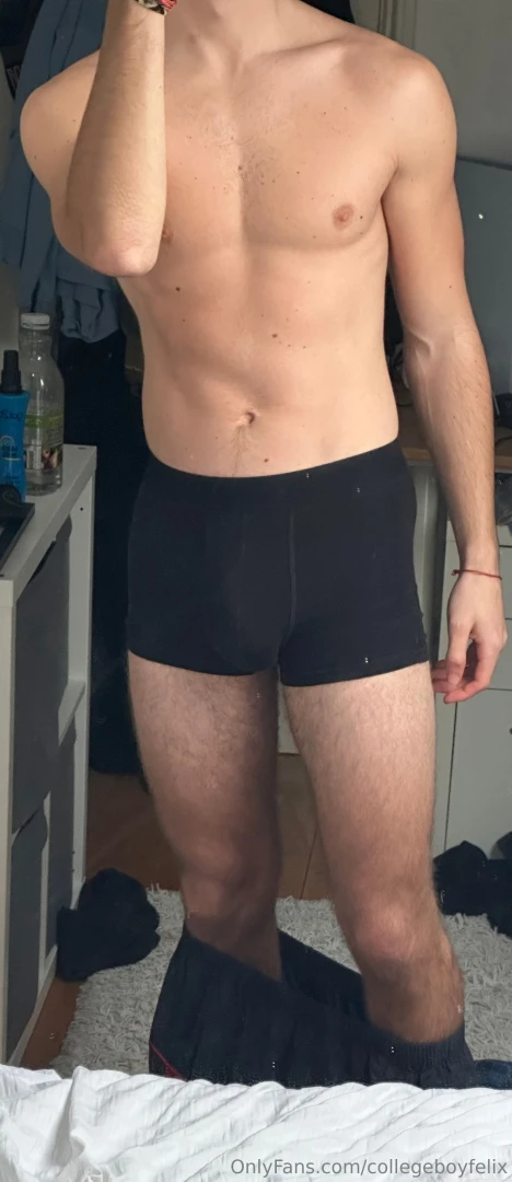 Who wanna see daddy get his dick out 