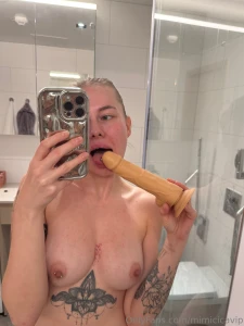 T n n suihku olikin ekstra m rk n kiitos n ku sait mut niin kiimaseks