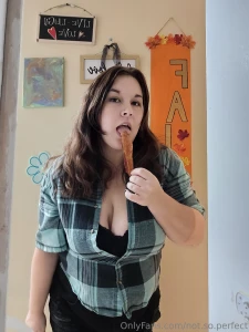 Mmmmm i sure do love juicy meat in my mouth