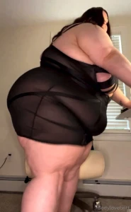 Mmmmm this clip showcases highlights from the livestream where i wear