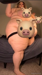 Ssbbw four hundred pound fat body chat in this hot clip i show off my