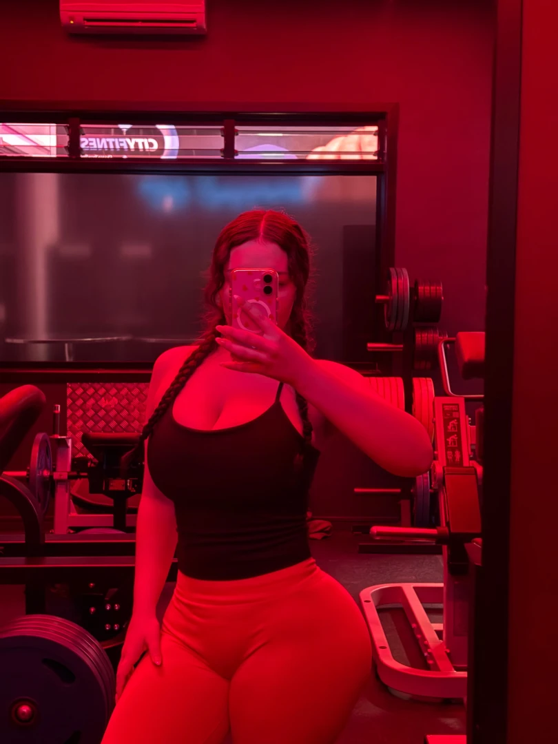 Something about this red light got me feeling some type of way 