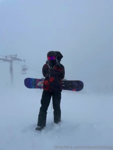 Snow girl happy monday remember you can do anything you set your mind