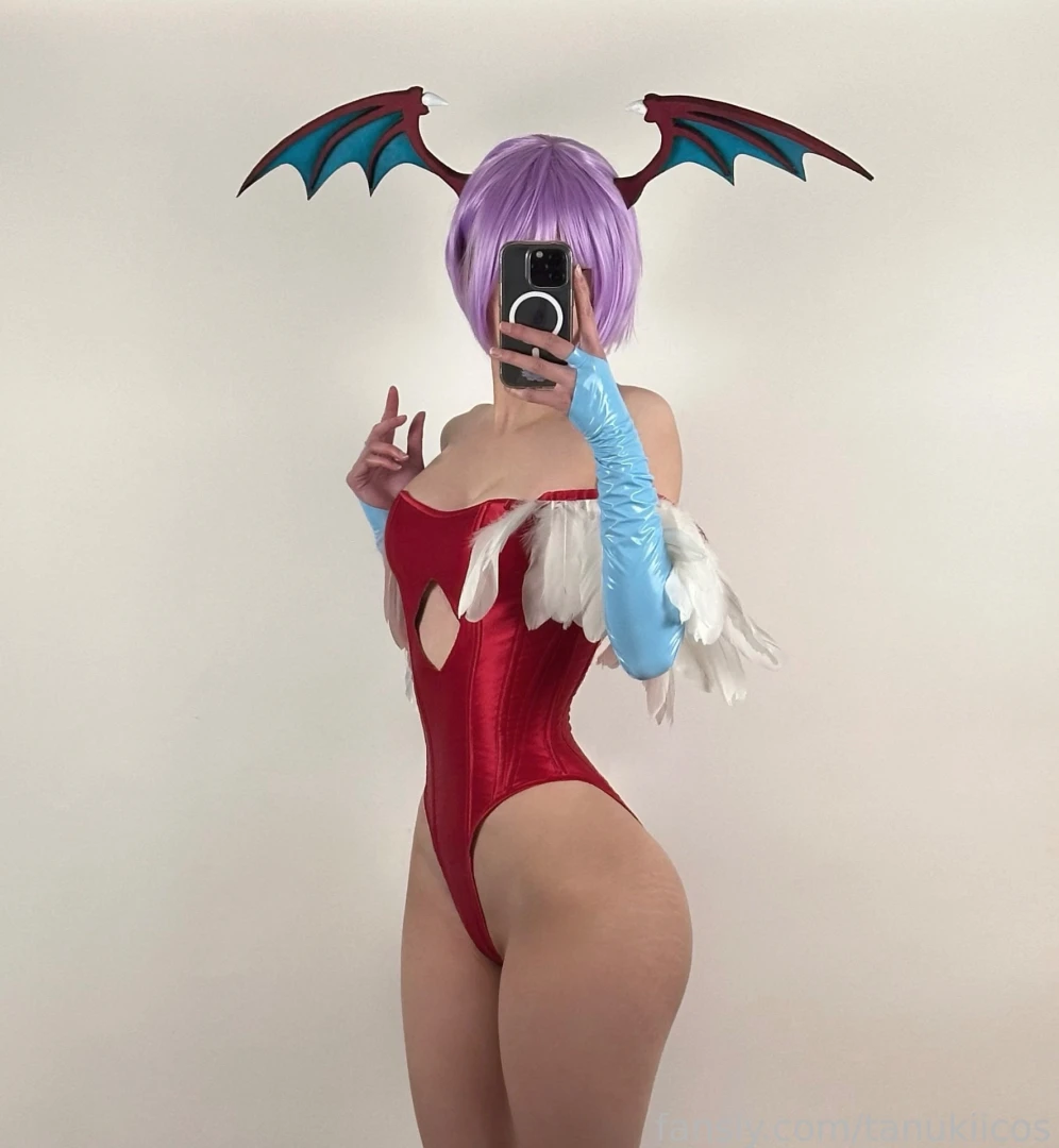 Lilith from darkstalkers i had been procrastinating this cosplay so 