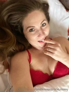 Free only for 12 subs this hot mom your_hot_mommy is able to fully part 102