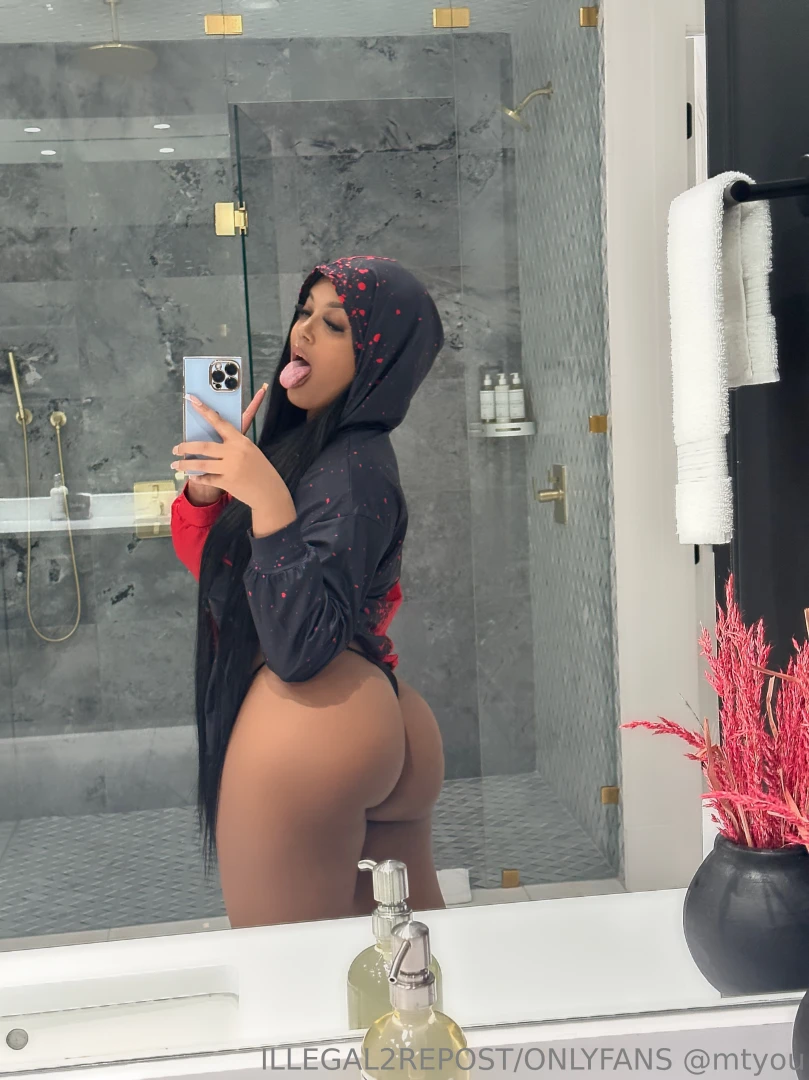 My ass jiggles better when ur watching 