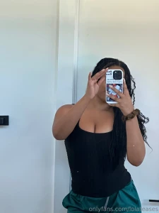 Can i send you mirror pics like this at work but with less clothes
