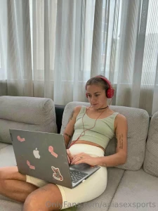 Sometimes i want to do something very naughty at work like scream your part 1