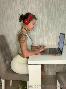 It is very important to keep a straight posture when you work sitting